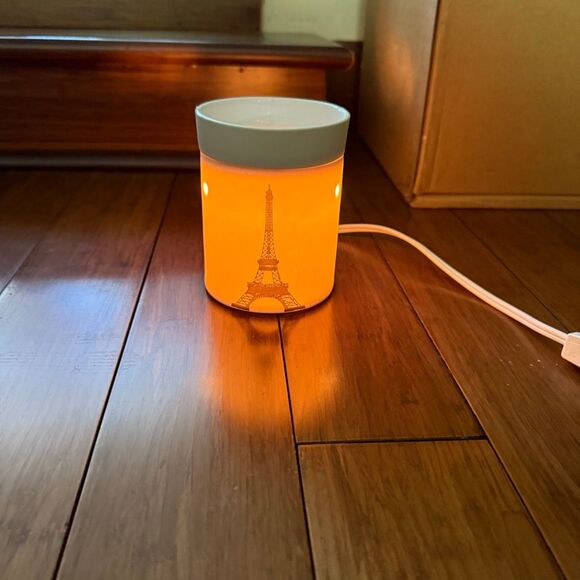 Scentsy Paris Eiffel tower wax melt warmer (without bulb) - Picture 4 of 6